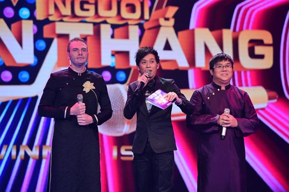 Hoài Linh lại bất ngờ công bố thêm con nuôi