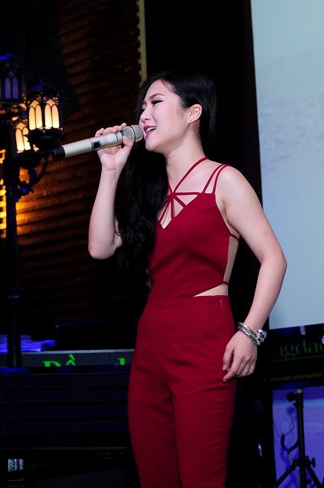 Hương Tràm: 'Có người trong nghề chơi xấu tôi' Hương Tràm: 'Có người trong nghề chơi xấu tôi'