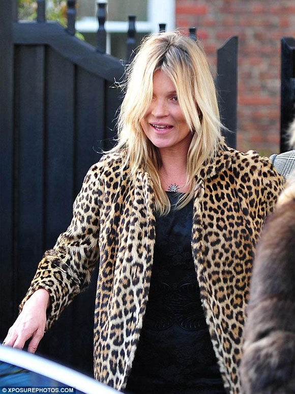 Cả chuyến bay bị hoãn vì Kate Moss say bí tỉ