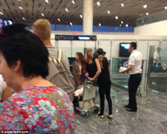 Cả chuyến bay bị hoãn vì Kate Moss say bí tỉ