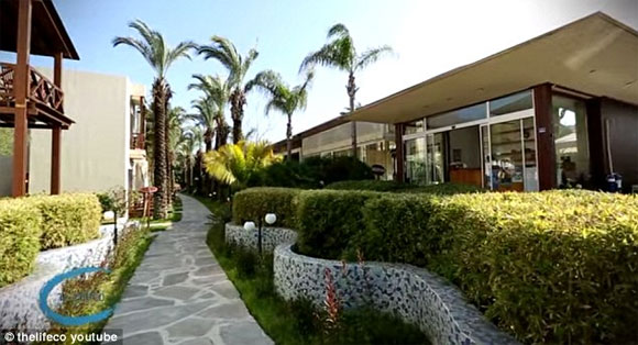 Cả chuyến bay bị hoãn vì Kate Moss say bí tỉ