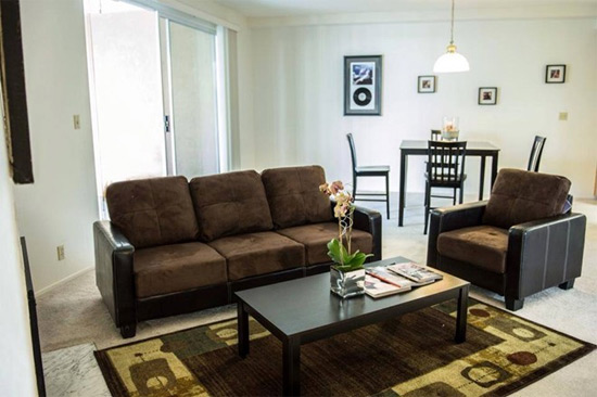 Nơi ăn chốn ở hoành tráng của sao Việt ở trời Tây