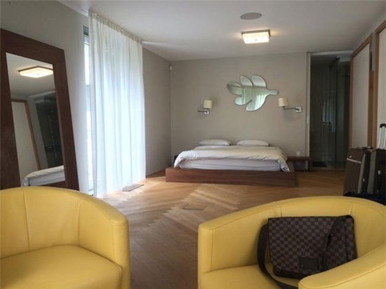 Nơi ăn chốn ở hoành tráng của sao Việt ở trời Tây