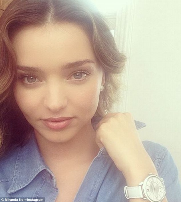 Miranda Kerr nude ăn mừng ngày độc lập Miranda Kerr nude ăn mừng ngày độc lập