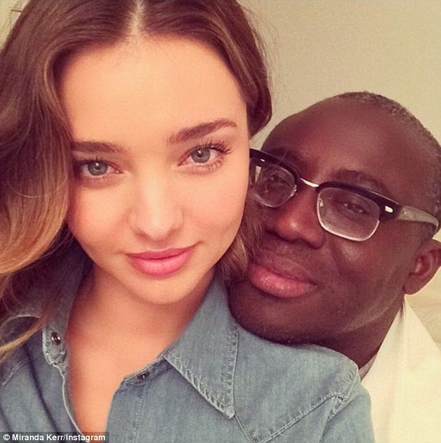 Miranda Kerr nude ăn mừng ngày độc lập Miranda Kerr nude ăn mừng ngày độc lập