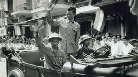 Chủ tịch thành phố viết thư xin cho 2 con nhập ngũ Chủ tịch thành phố viết thư xin cho 2 con nhập ngũ