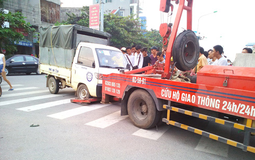 CSGT rượt đuổi 'xe điên' trên phố như phim hình sự CSGT rượt đuổi 'xe điên' trên phố như phim hình sự