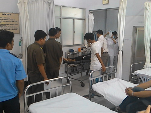 Phát hiện người mẹ trong tư thế treo cổ, ôm đứa con đã chết