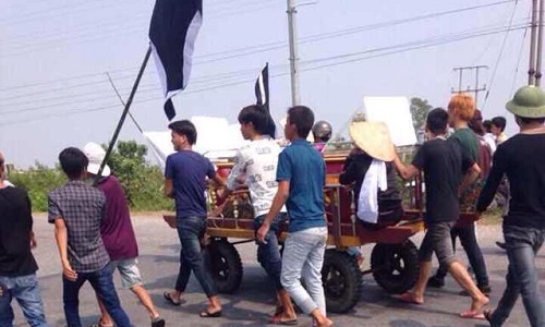 Hàng loạt vụ đem “quan tài diễu phố” gây rúng động dư luận