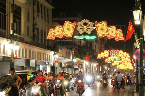 Hà Nội tưng bừng kỉ niệm 60 năm ngày giải phóng