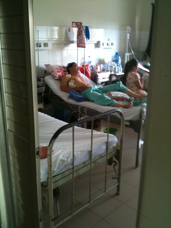 2 ca nô CSGT đường thủy va chạm, 1 đại úy bị thương