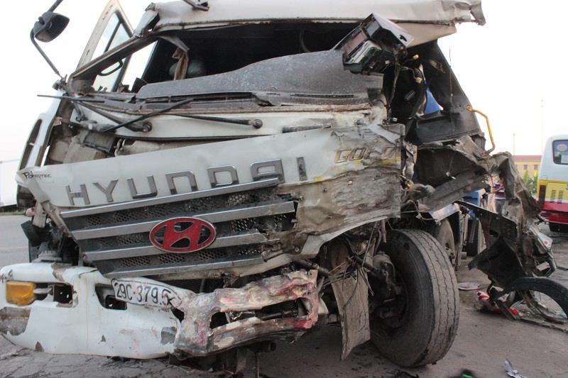 Tai nạn giao thông nghiêm trọng, ít nhất 8 người nhập viện Tai nạn giao thông nghiêm trọng, ít nhất 8 người nhập viện