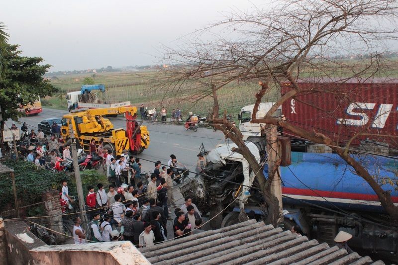 Tai nạn giao thông nghiêm trọng, ít nhất 8 người nhập viện Tai nạn giao thông nghiêm trọng, ít nhất 8 người nhập viện