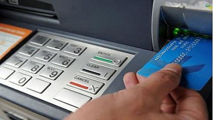 Bắt đối tượng dùng thẻ ATM giả rút 80 triệu đồng trong buổi sáng Bắt đối tượng dùng thẻ ATM giả rút 80 triệu đồng trong buổi sáng