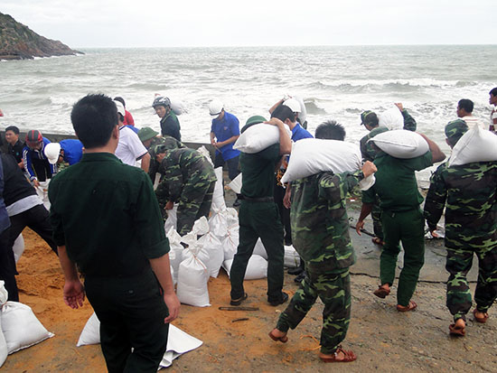 Mất điện do bão số 4, hàng ngàn hộ dân không có nước sinh hoạt