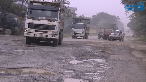 Hòa Bình: Xe hổ vồ “băm nát” đường Hồ Chí Minh