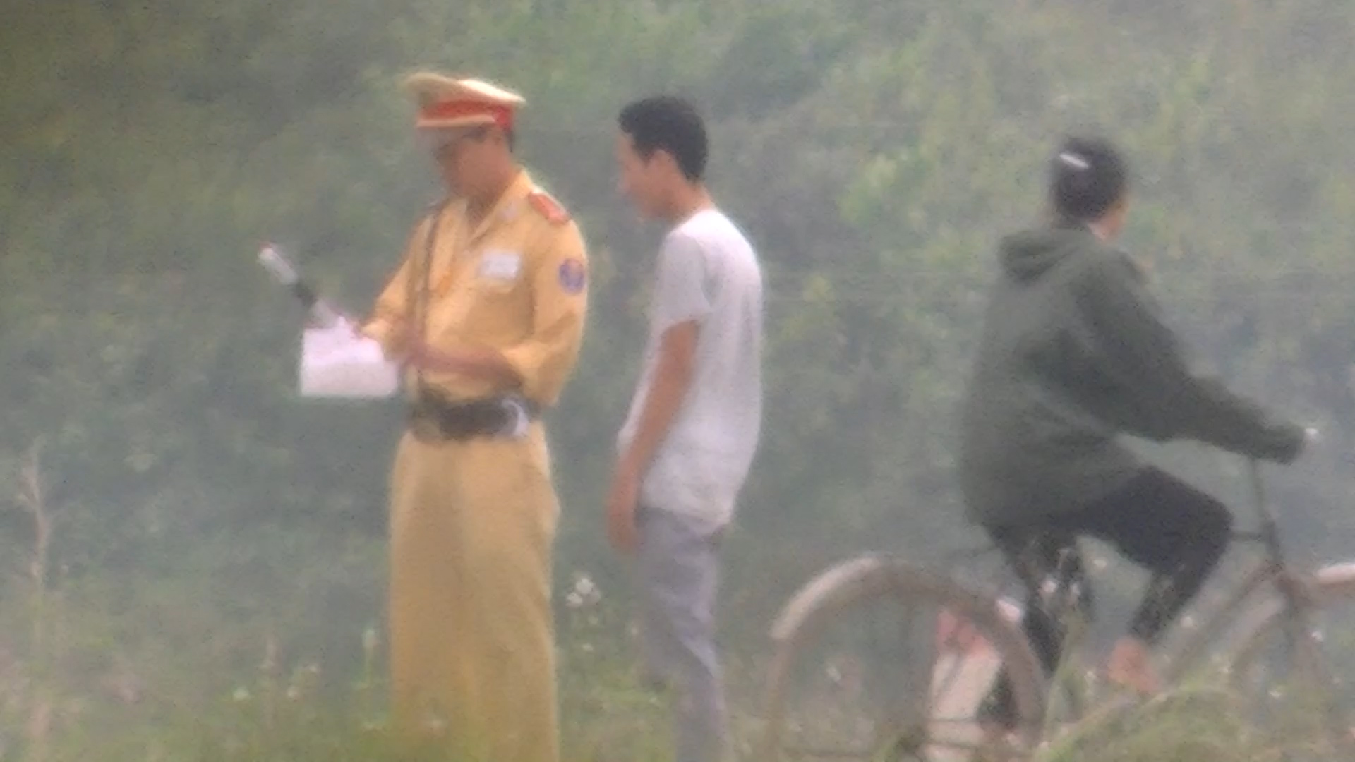 Hòa Bình: Xe hổ vồ “băm nát” đường Hồ Chí Minh