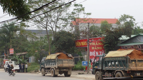 Hòa Bình: Xe hổ vồ “băm nát” đường Hồ Chí Minh