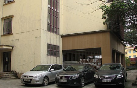 Nhà công vụ và chuyện người bán vé số Nhà công vụ và chuyện người bán vé số