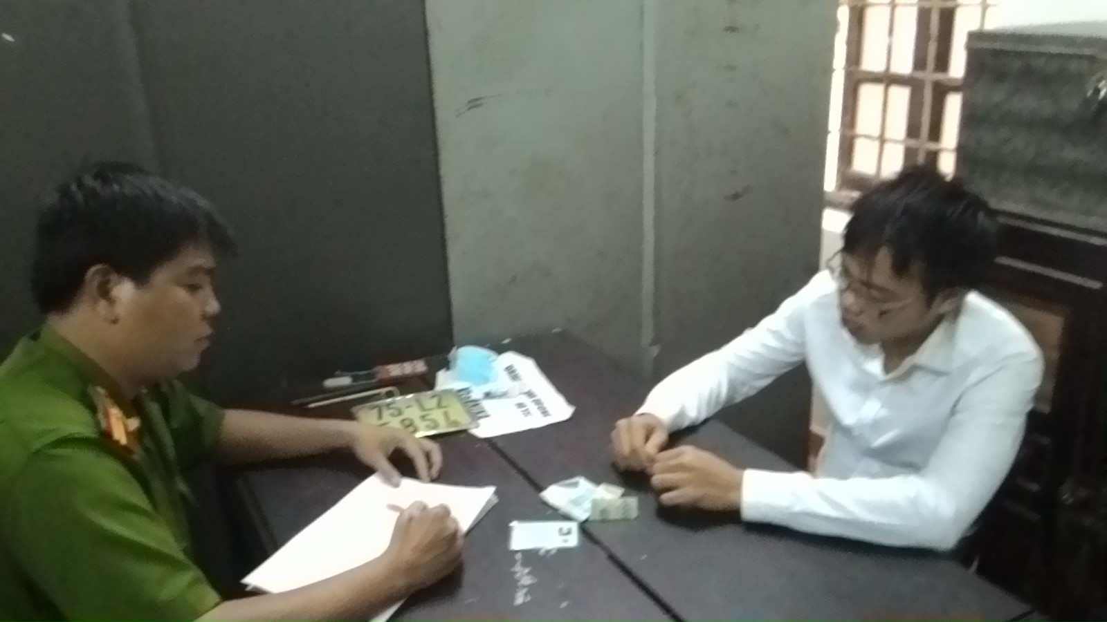 Khen thưởng chiến công bắt kẻ biến thái đâm “vùng kín Khen thưởng chiến công bắt kẻ biến thái đâm “vùng kín