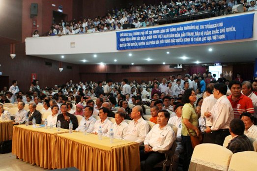 Mittinh phản đối Trung Quốc đặt giàn khoan trái phép