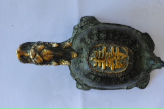 Phát hiện rùa đồng cổ mạ vàng quý hiếm ở tiệm cầm đồ Phát hiện rùa đồng cổ mạ vàng quý hiếm ở tiệm cầm đồ