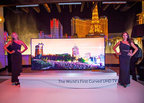 TV màn hình cong 105 inch của Samsung có giá lên tới 2,5 tỉ đồng TV màn hình cong 105 inch của Samsung có giá lên tới 2,5 tỉ đồng