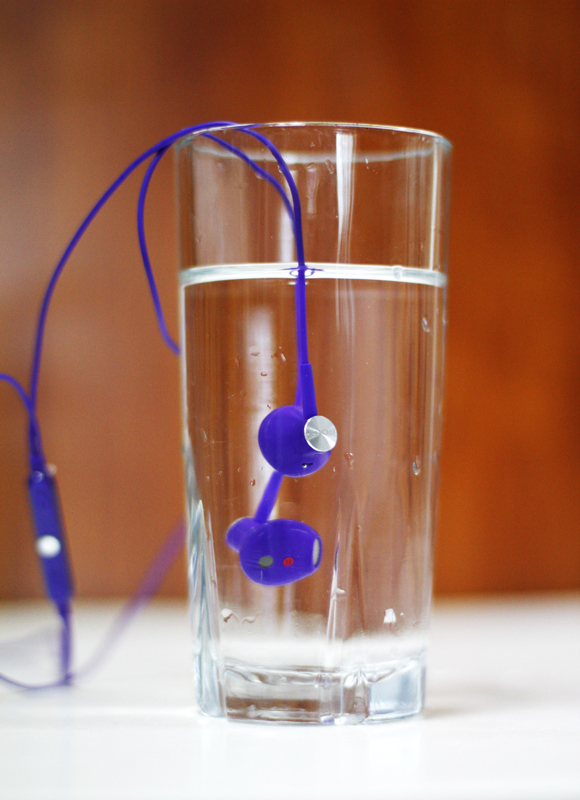 Tai nghe chống nước của Sony giá gần một triệu