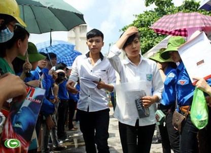 Thủ đô Hà Nội nắng nóng 36 độ trong kỳ thi đại học đợt 2 Thủ đô Hà Nội nắng nóng 36 độ trong kỳ thi đại học đợt 2