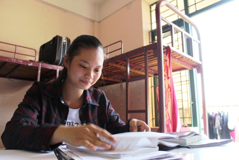 Thí sinh vượt sóng, từ đảo xa tiến về đất liền thi Đại học