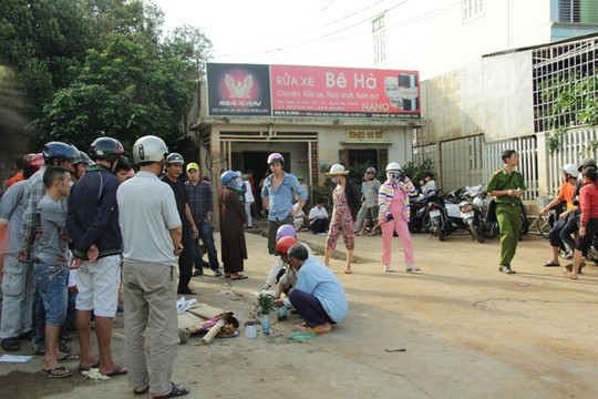 Bé 16 tháng tuổi chết thương tâm vì chơi dưới gầm xe tải Bé 16 tháng tuổi chết thương tâm vì chơi dưới gầm xe tải