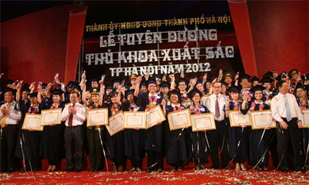 Tiến sĩ ở Pháp vẫn trượt viên chức thủ đô