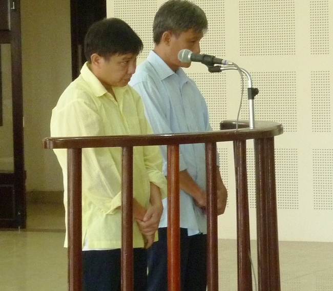 31 năm tù cho 2 đối tượng tự xưng lãnh đạo lừa đảo chiếm tài sản 31 năm tù cho 2 đối tượng tự xưng lãnh đạo lừa đảo chiếm tài sản