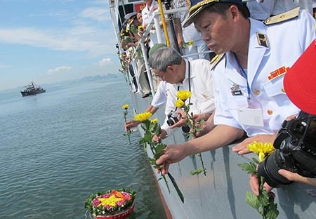 Tưởng niệm các liệt sĩ trong chiến thắng trận đầu của Hải quân VN Tưởng niệm các liệt sĩ trong chiến thắng trận đầu của Hải quân VN