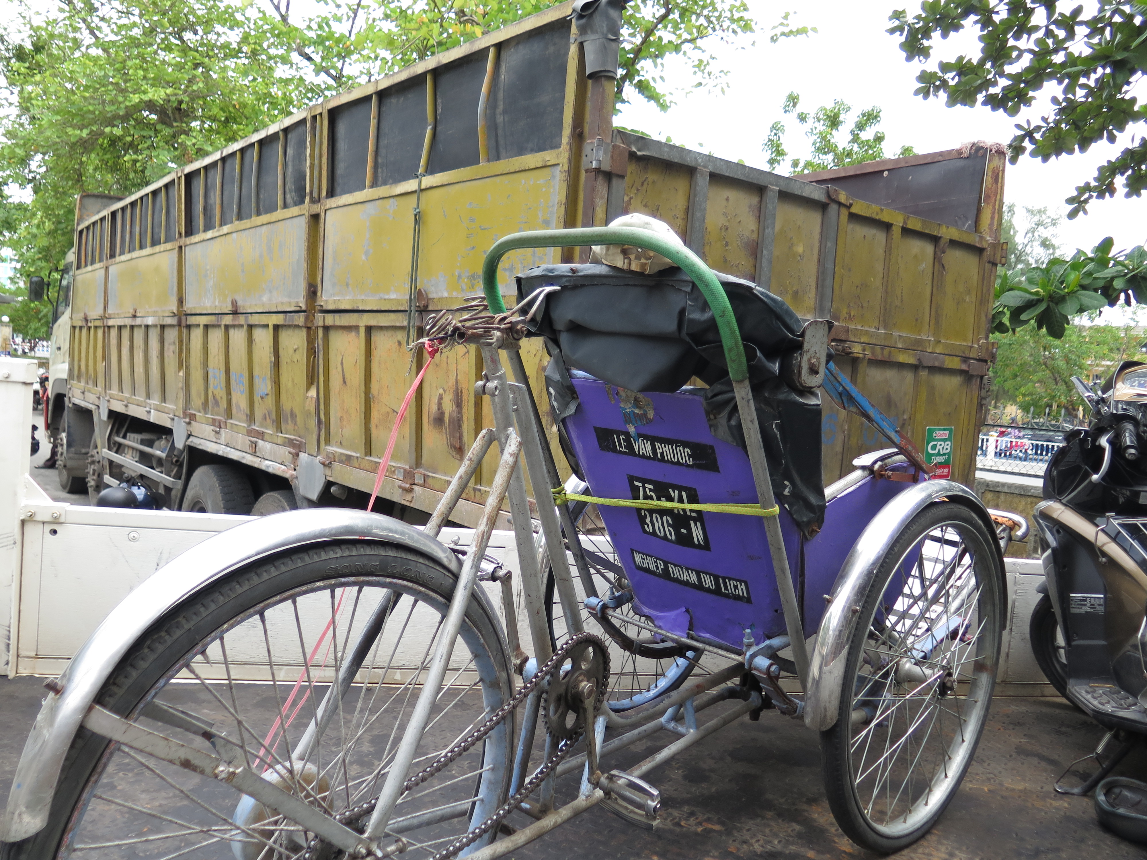 Huế: Xe máy va xích lô, một thanh niên tử vong