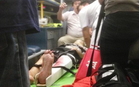 TP HCM: Rơi thang máy tự chế, 5 cụ già trọng thương