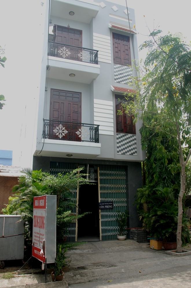 Nghẹt thở giải cứu nam thanh niên đòi nhảy lầu tự tử ở nhà nghỉ Nghẹt thở giải cứu nam thanh niên đòi nhảy lầu tự tử ở nhà nghỉ