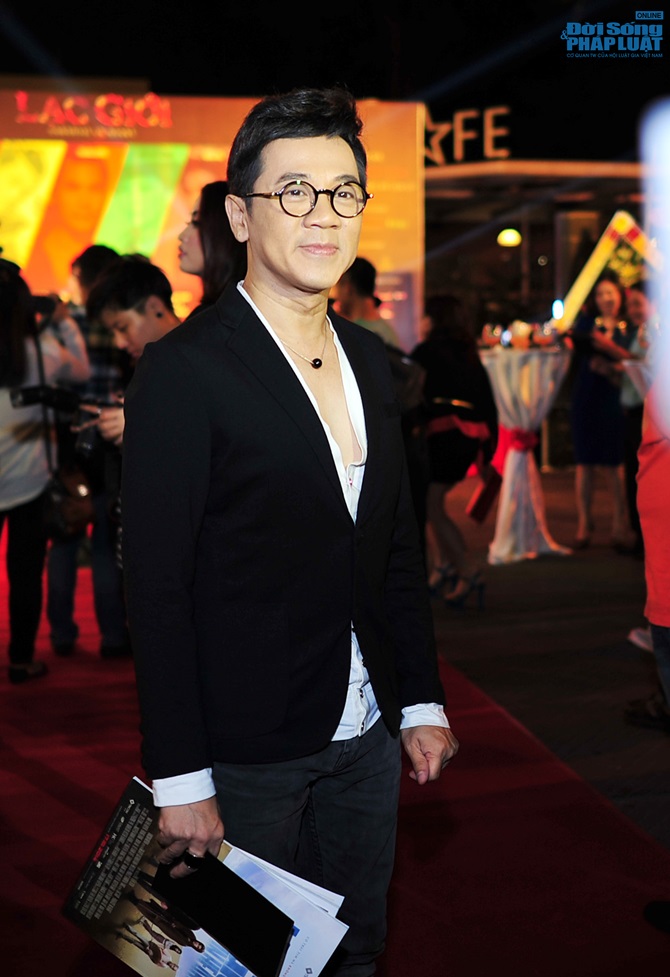 Dương Triệu Vũ nắm tay Mai Hồ đi dự lễ ra mắt phim