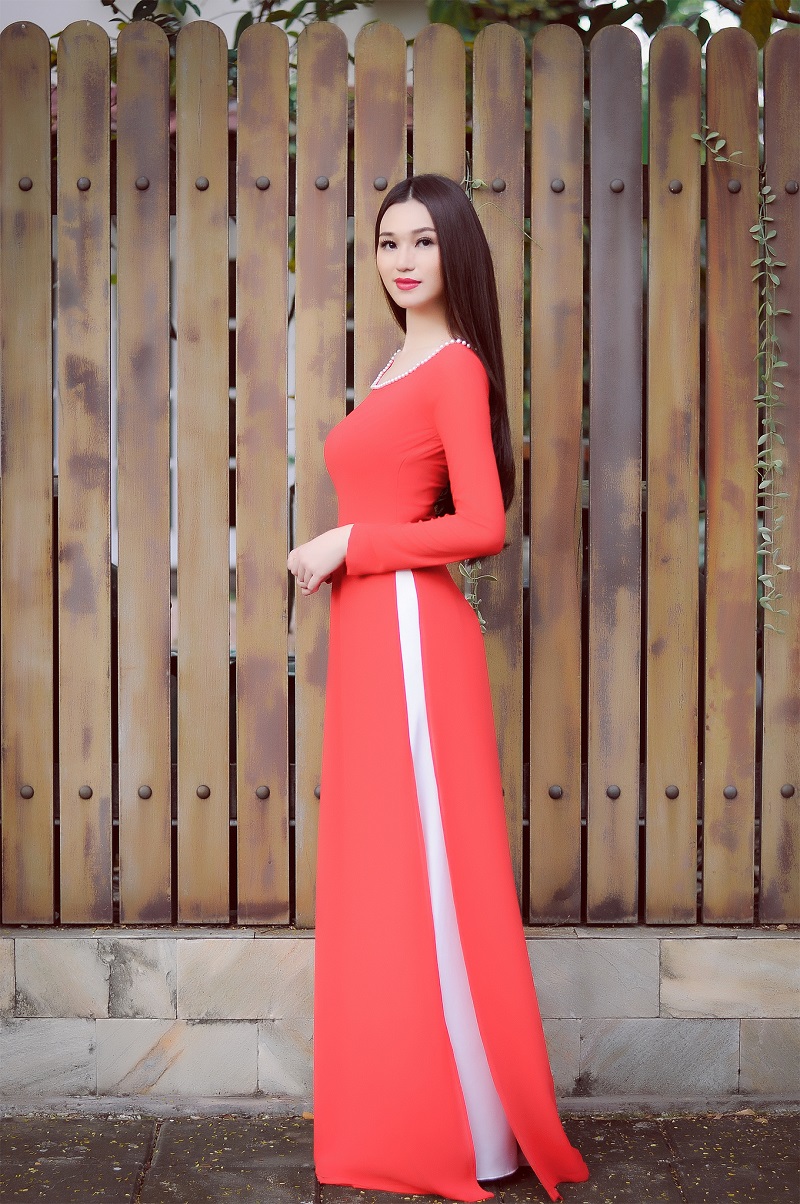 Hành trình Khánh My từ nền nã, kín đáo tới cởi hoàn toàn