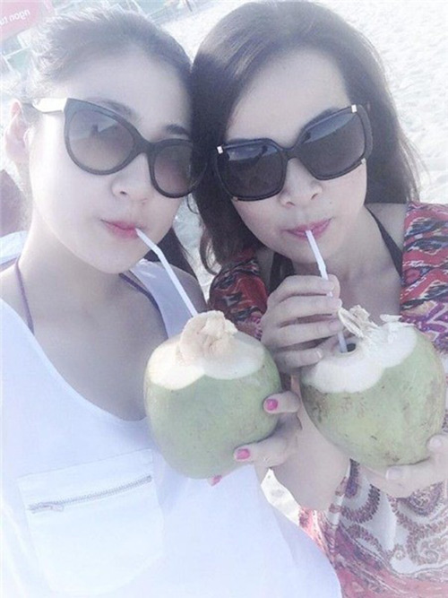 Ngắm những bà mẹ xinh đẹp, trẻ trung của sao Việt