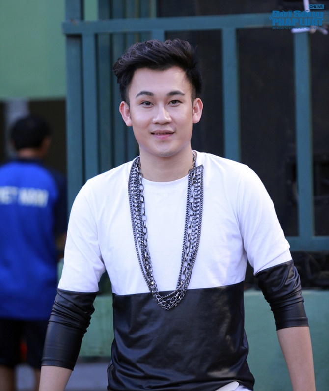 Dương Triệu Vũ “quậy tung” sân vận động với hơn 5000 khán giả Cần