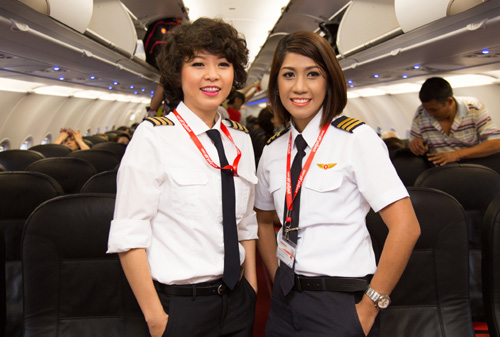 Ngắm nữ phi công xinh đẹp như người mẫu Ngắm nữ phi công xinh đẹp như người mẫu