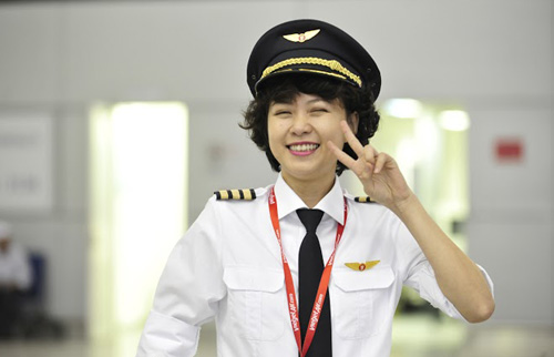 Ngắm nữ phi công xinh đẹp như người mẫu Ngắm nữ phi công xinh đẹp như người mẫu