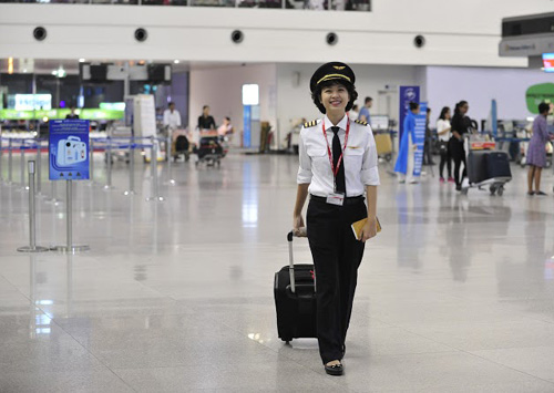 Ngắm nữ phi công xinh đẹp như người mẫu Ngắm nữ phi công xinh đẹp như người mẫu