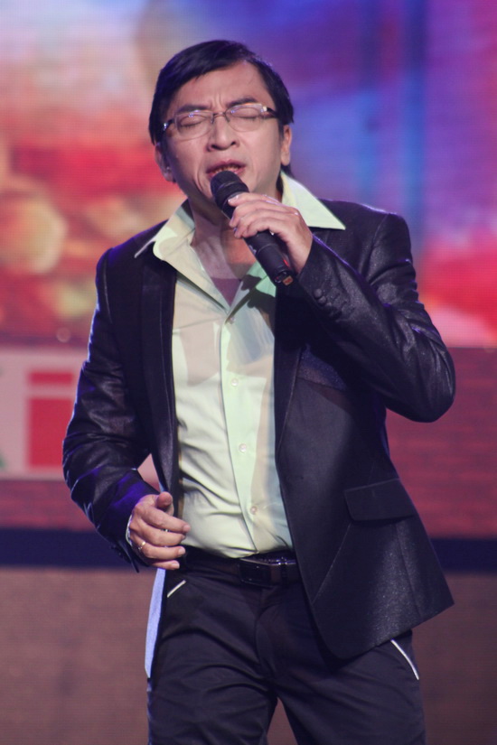 Cuộc đời đầy bất ngờ của 'ông hoàng dòng nhạc Mưa bụi' Đình Văn Cuộc đời đầy bất ngờ của 'ông hoàng dòng nhạc Mưa bụi' Đình Văn