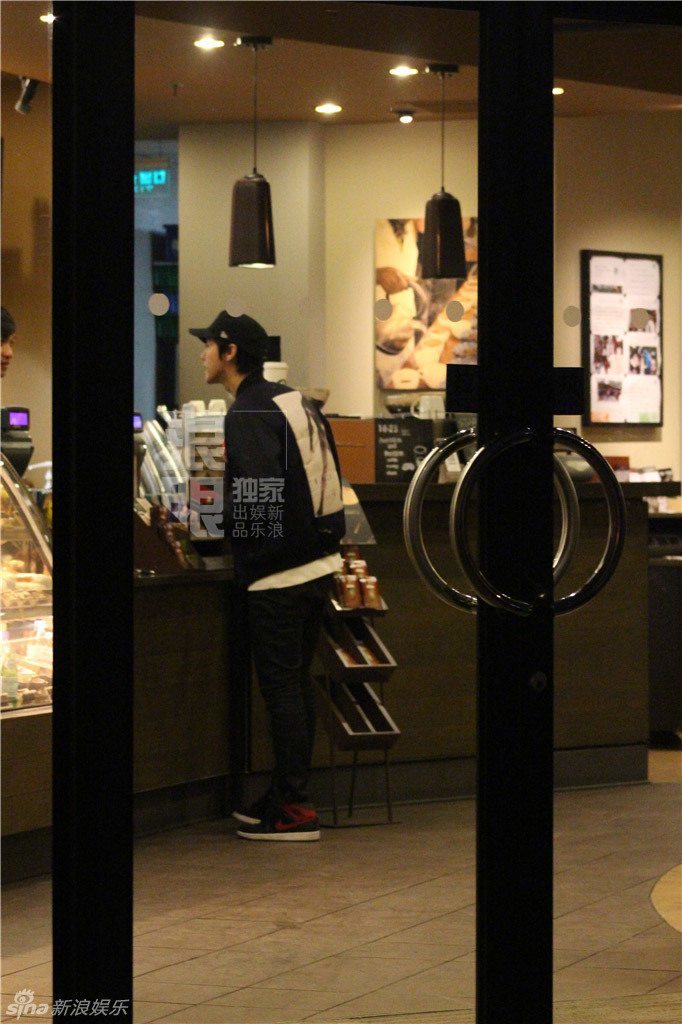 Luhan lần đầu xuất hiện sau khi rời EXO