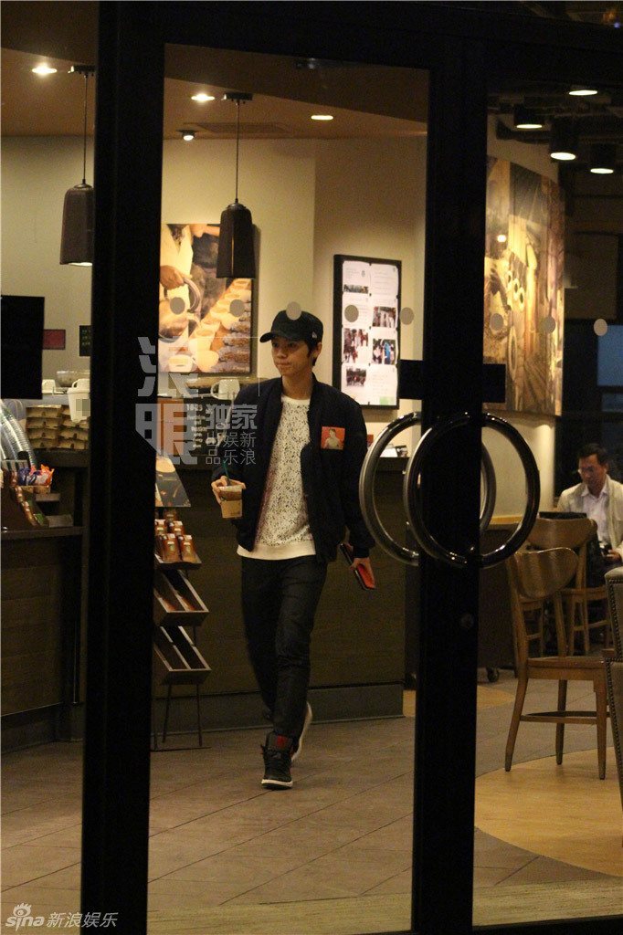 Luhan lần đầu xuất hiện sau khi rời EXO