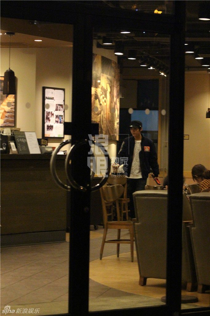 Luhan lần đầu xuất hiện sau khi rời EXO