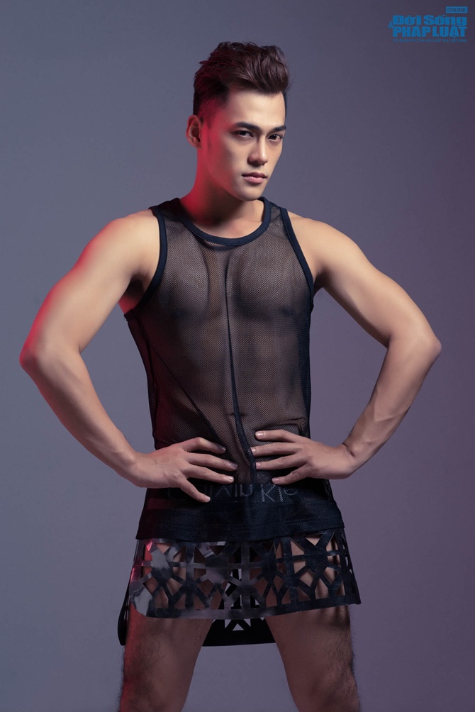 Phan Ngọc Luân mặc váy sexy