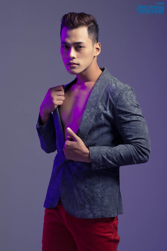 Phan Ngọc Luân mặc váy sexy